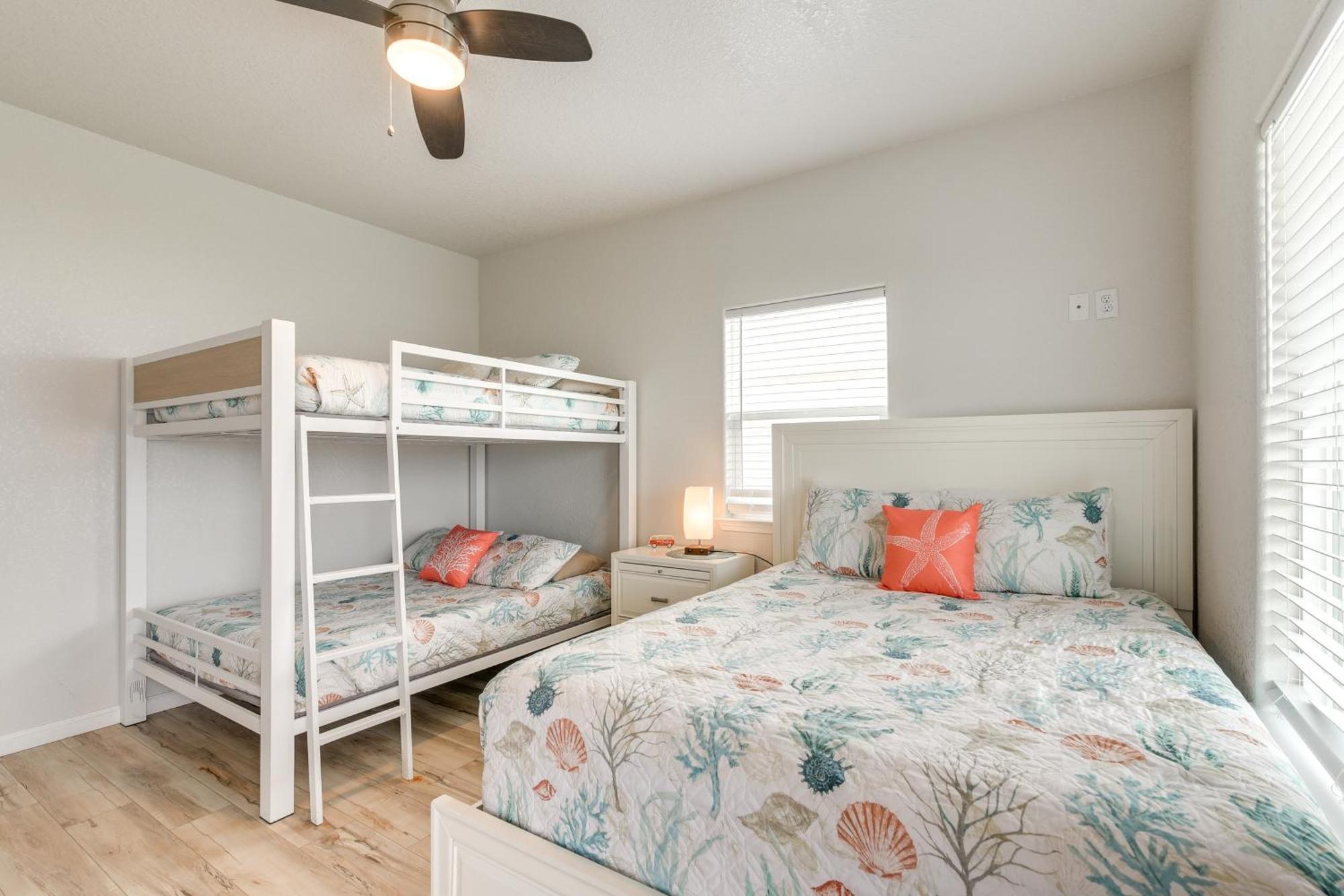 Beachfront Texas Retreat - 2 Decks, Patio And Views! Surfside Beach Zewnętrze zdjęcie