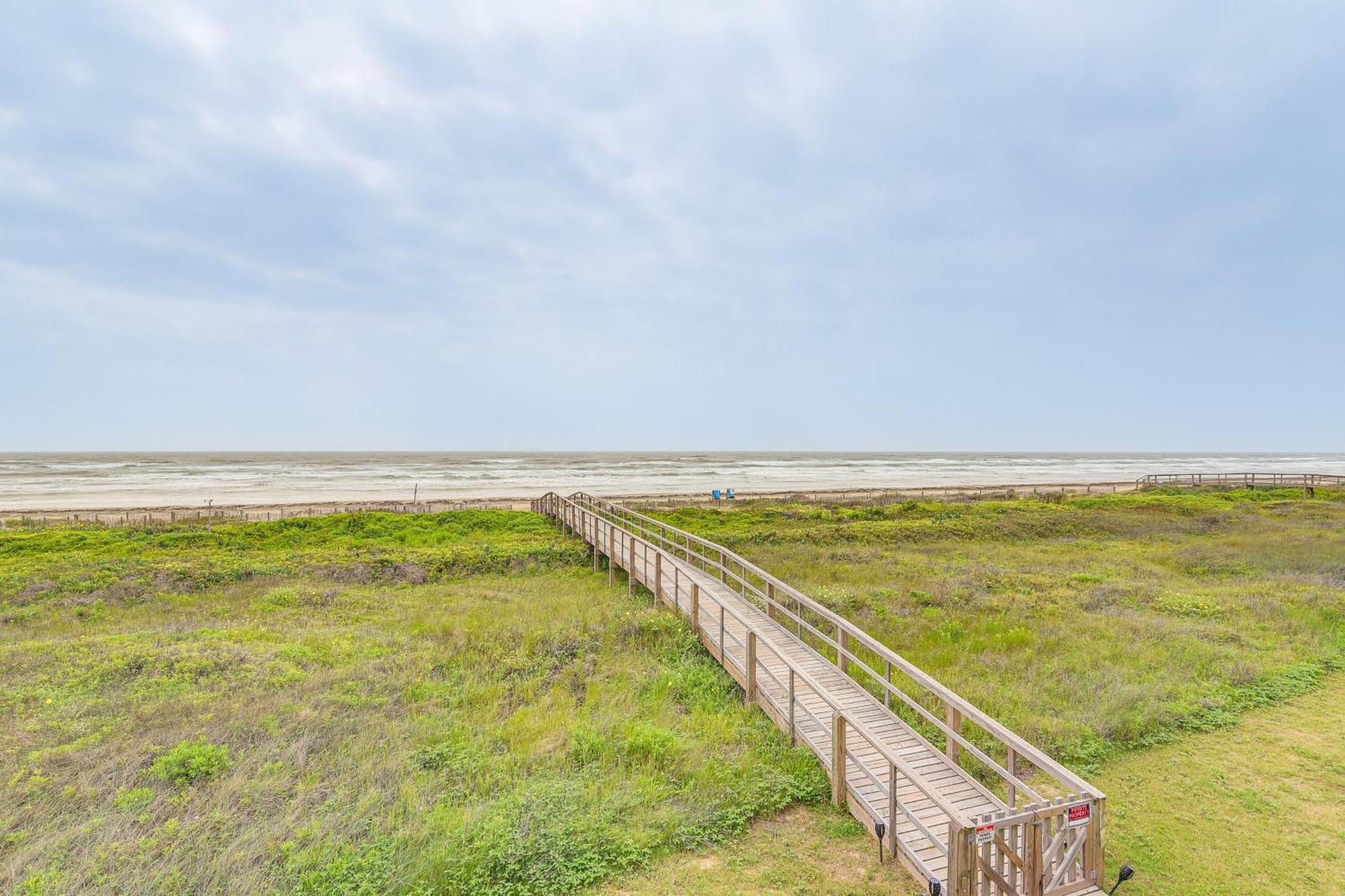 Beachfront Texas Retreat - 2 Decks, Patio And Views! Surfside Beach Zewnętrze zdjęcie