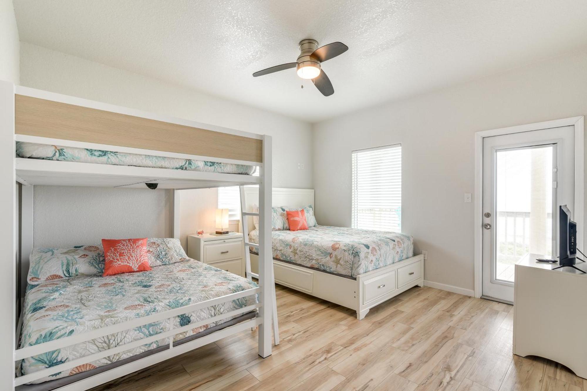 Beachfront Texas Retreat - 2 Decks, Patio And Views! Surfside Beach Zewnętrze zdjęcie