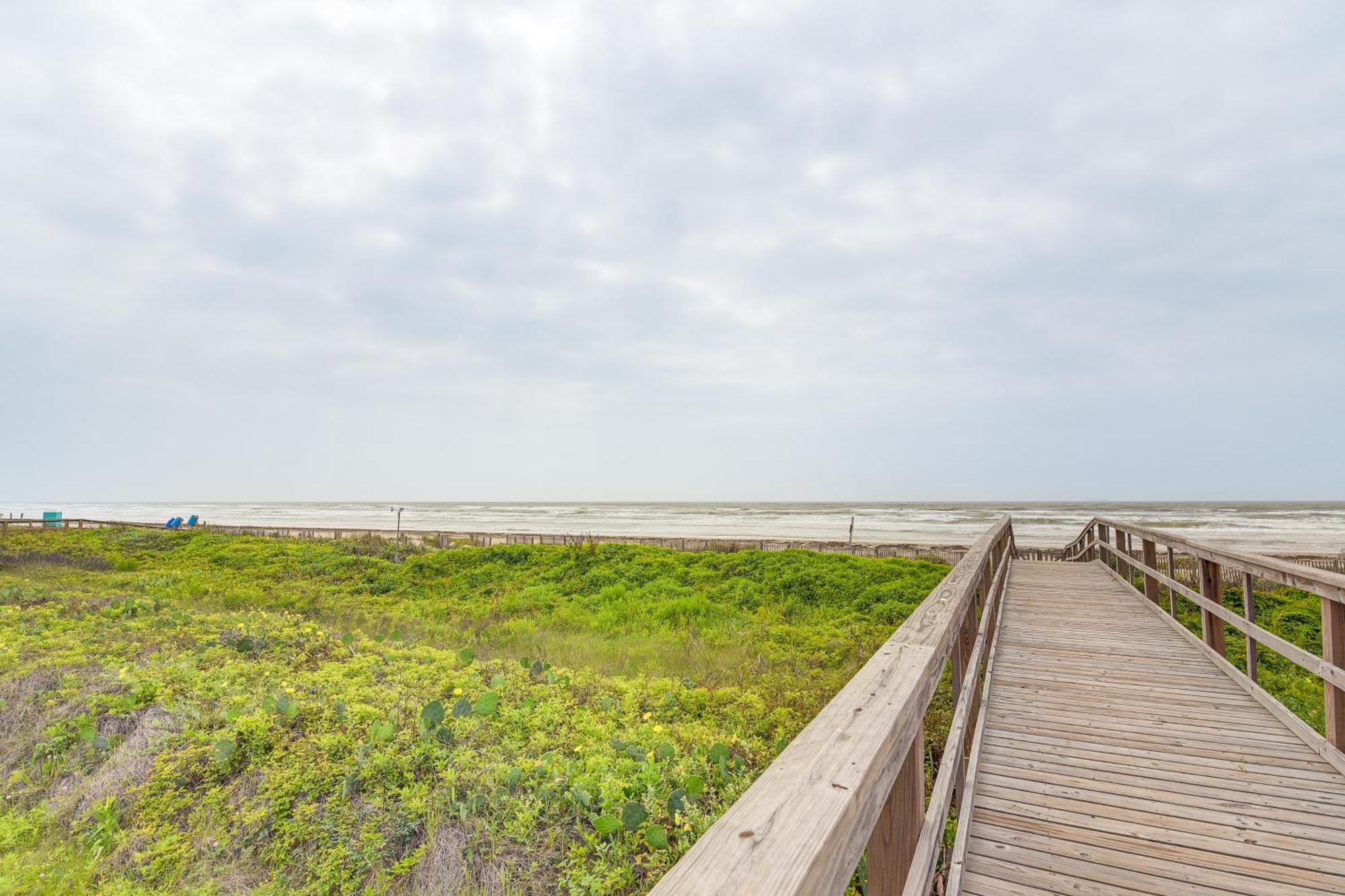 Beachfront Texas Retreat - 2 Decks, Patio And Views! Surfside Beach Zewnętrze zdjęcie